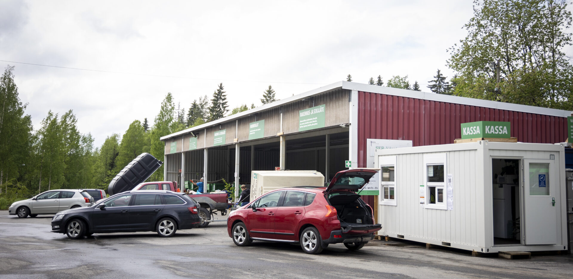 Autoja Laukaan pienjätesemalla