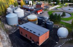 Kuvassa on Nenäinniemen jätevedenpuhdistamo ja sen biokaasulaitos.